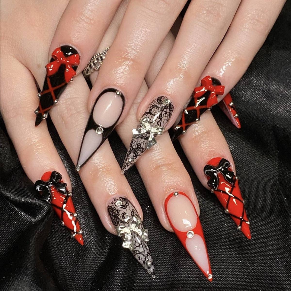 Gothic Rhinestone Bow Fake Nails